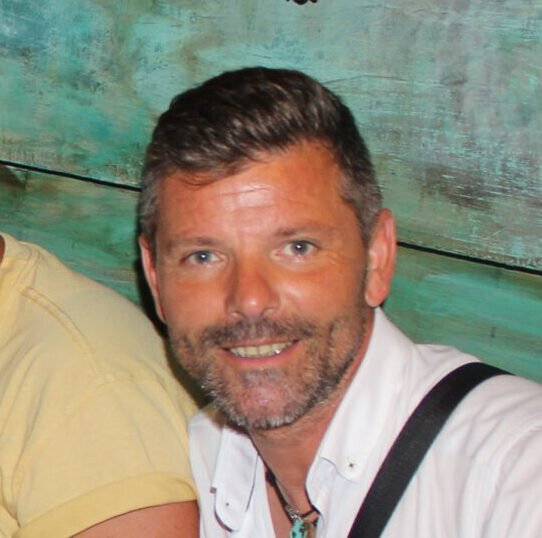 Guías locales de Valencia compartiendo experiencias auténticas